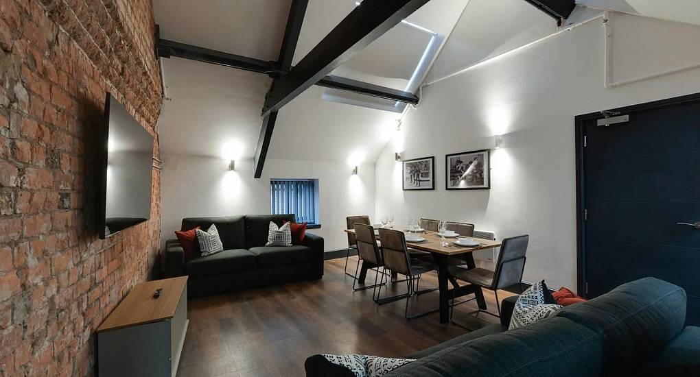 hen-apartments-liverpool-lounge1