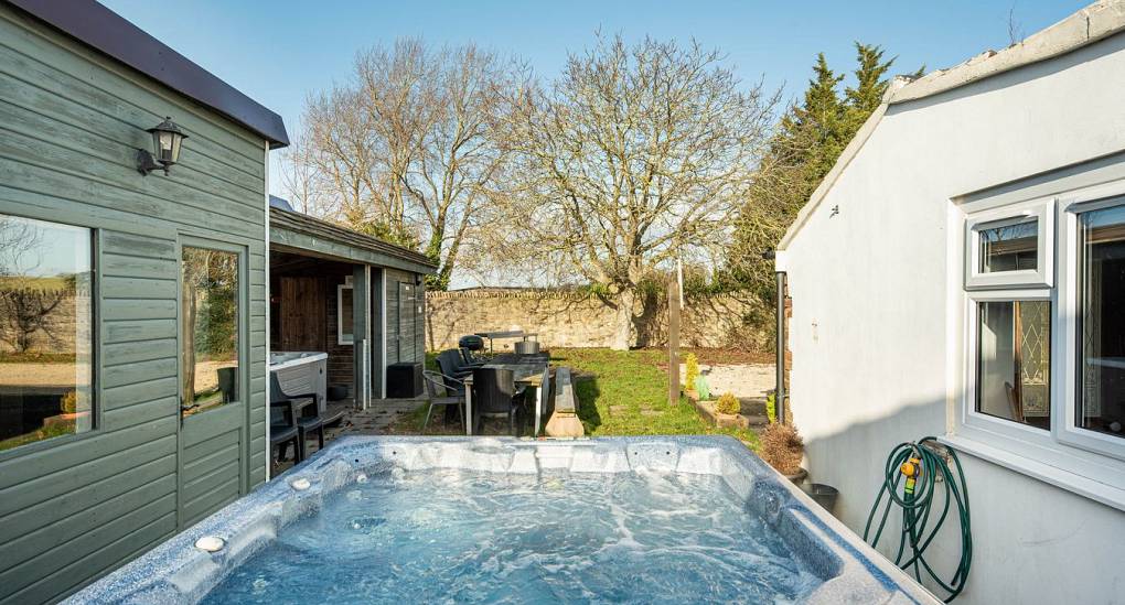 Stag and Hen Party Houses hot tub 2