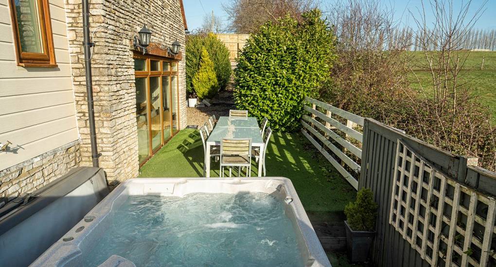 Stag and Hen Party Houses hot tub 3