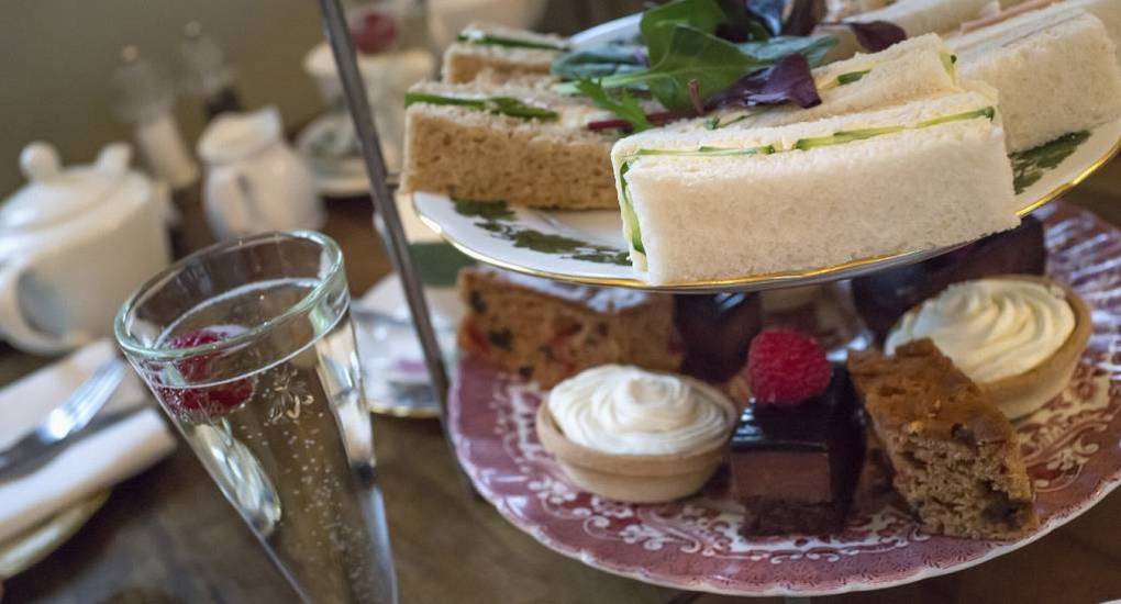leeds-hen-do-package-afternoon-tea-with-bubbles.jpg